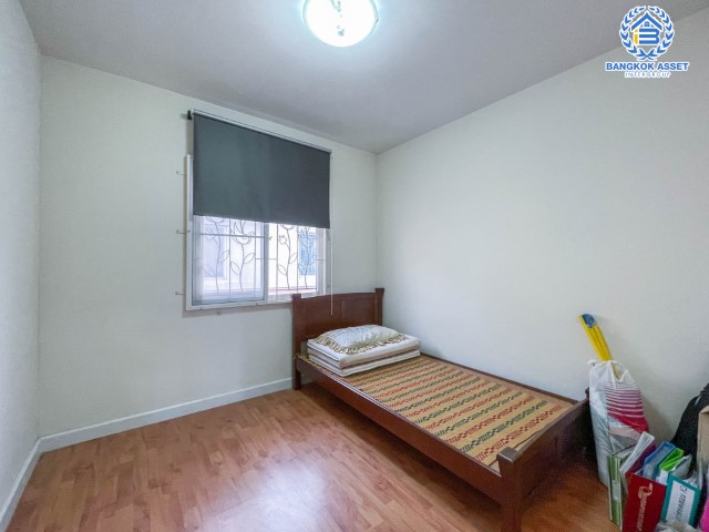 ทาวน์เฮ้าส์มือสอง ม.เดอะคอนเนค3 ดอนเมือง-วิภาวดี บ้านหลังมุม ภายในตกแต่งสวย พร้อมเข้าอยู่  บนเนื้อที่ 27.90 (หน้ากว้าง 6 เมตร) ฟังก์ชัน 3 ห้องนอน 4 ห้องน้ำ 2 ที่จอดรถ บนทำเลเชื่อมต่อถนน ถนนวิภาวดี-รังสิต, ถนนแจ้งวัฒนะ, ถนนพหลโยธิน, ถนนรังสิต-ปทุม ใกล้รถไฟฟ้า ใกล้สนามบินดอนเมือง